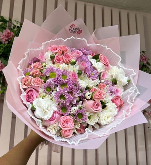 Ramo de 15 rosas, baby rose, margaritas y clavellinas