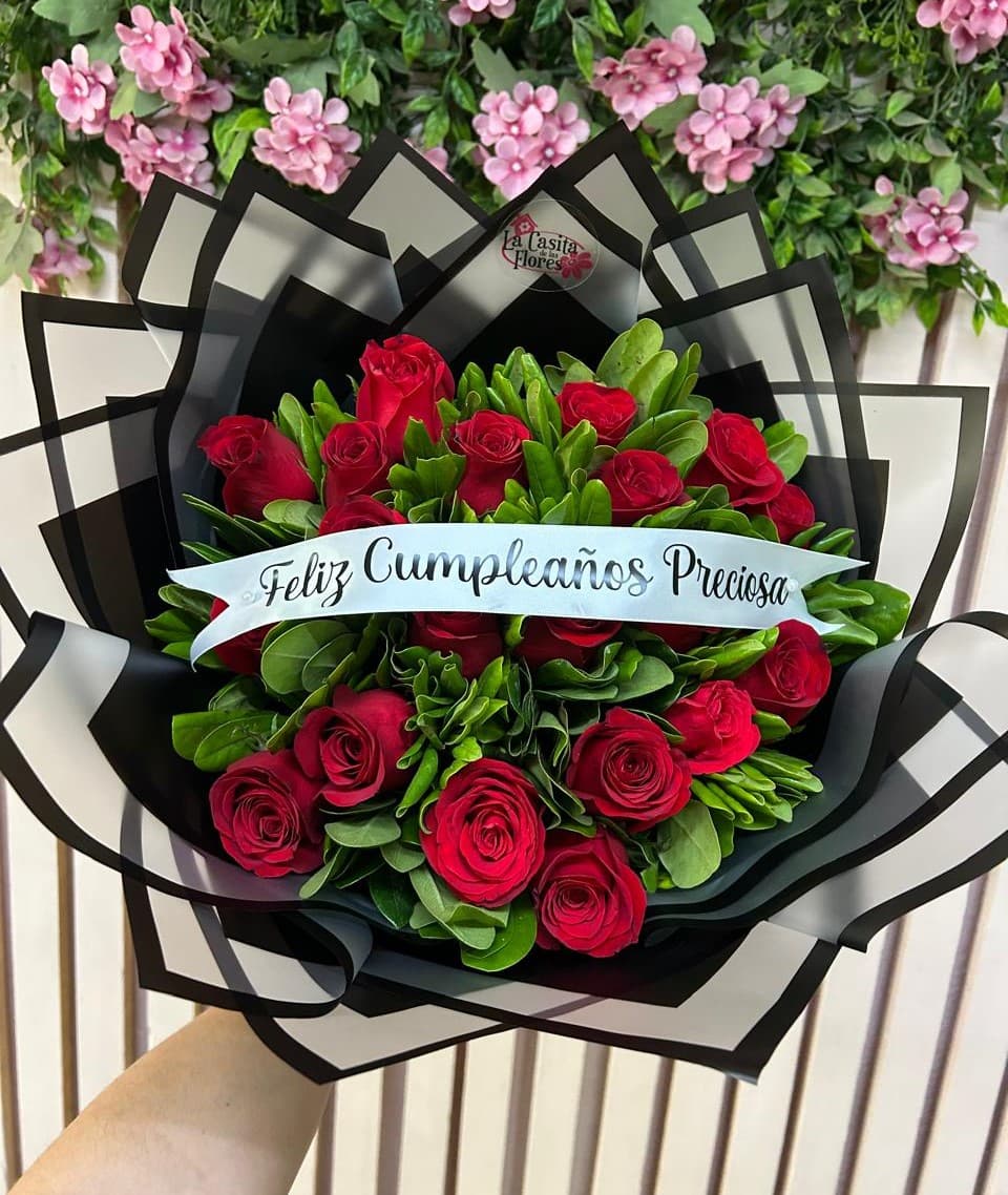 Ramo de 24 rosas con follaje + 1 listón con mensaje