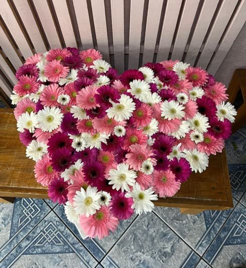 Corazón gigante plus con 100 gerberas